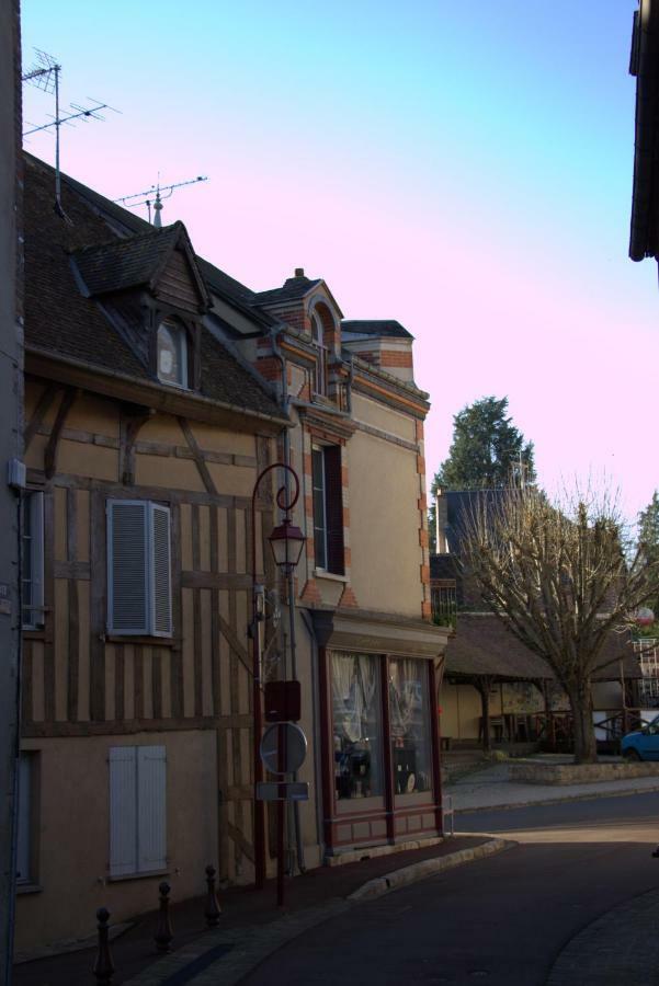 Gite "La Mesangerie" Château-Renard Exterior foto